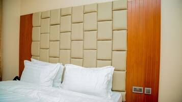 Deluxe Double Room | Desk, laptop workspace, free WiFi