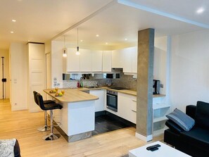 Fridge, microwave, oven, dishwasher - Maison le Bac Apartments (Paris)