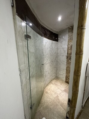 淋浴設備、提供毛巾、廁紙