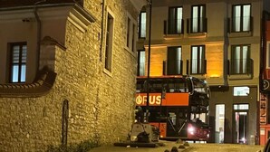 A street with a stone building on the left and a multi-story building with balconies on the right. - Iris Han Hotel (Istanbul)