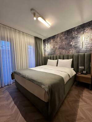 Deluxe-Doppelzimmer | Hochwertige Bettwaren, Minibar, Schreibtisch