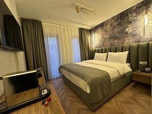 Ropa de cama de alta calidad, minibar y escritorio 