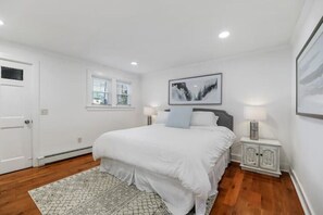 4 bedrooms, desk, iron/ironing board, travel crib - 4BR Home w/ Yard & BBQ, 5 min walk to downtown Lee (Lee)