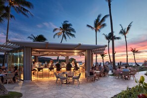 Lobby lounge, ocean views, open daily - Ocean Bungalows at Turtle Bay Resort (Kahuku)