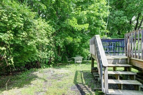 Colonial House, w/Yard,7min walk to Downtown Lenox