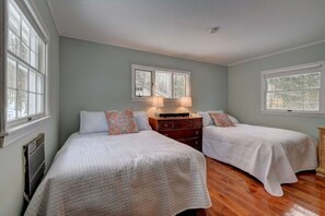 3 bedrooms, iron/ironing board, travel crib, bed sheets