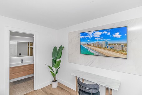 FIFTH AND OCEAN - Image 16