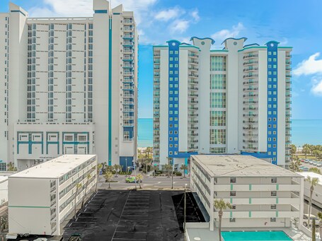 FIFTH AND OCEAN - Image 1