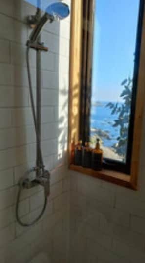 Dusche, Haartrockner, Handtücher, Seife