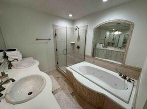 Bathroom - Private boat dock • Pool • Kayaks
 (Panama City)