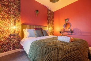 1 bedroom, iron/ironing board, travel cot, Internet