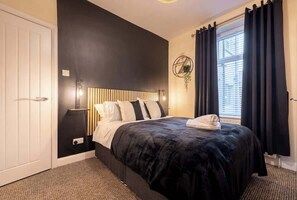 1 bedroom, iron/ironing board, travel crib, free WiFi - Modern 1BR Apt | Sleeps 4 | Parking | Central (Londonderry)