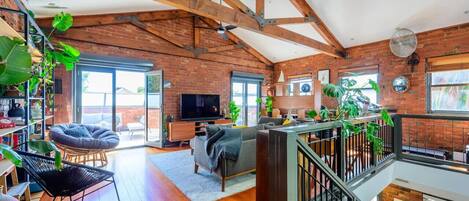 Smart TV, stereo, computer monitors