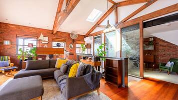 Smart TV, stereo, computer monitors