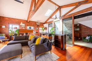 Smart TV, stereo, computer monitors