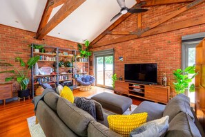 Smart TV, stereo, computer monitors