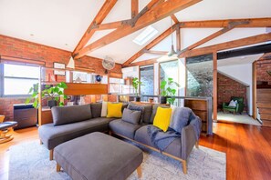 Smart TV, stereo, computer monitors