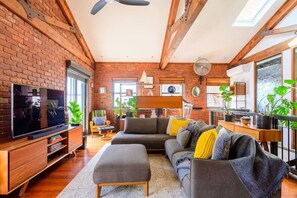 Smart TV, stereo, computer monitors