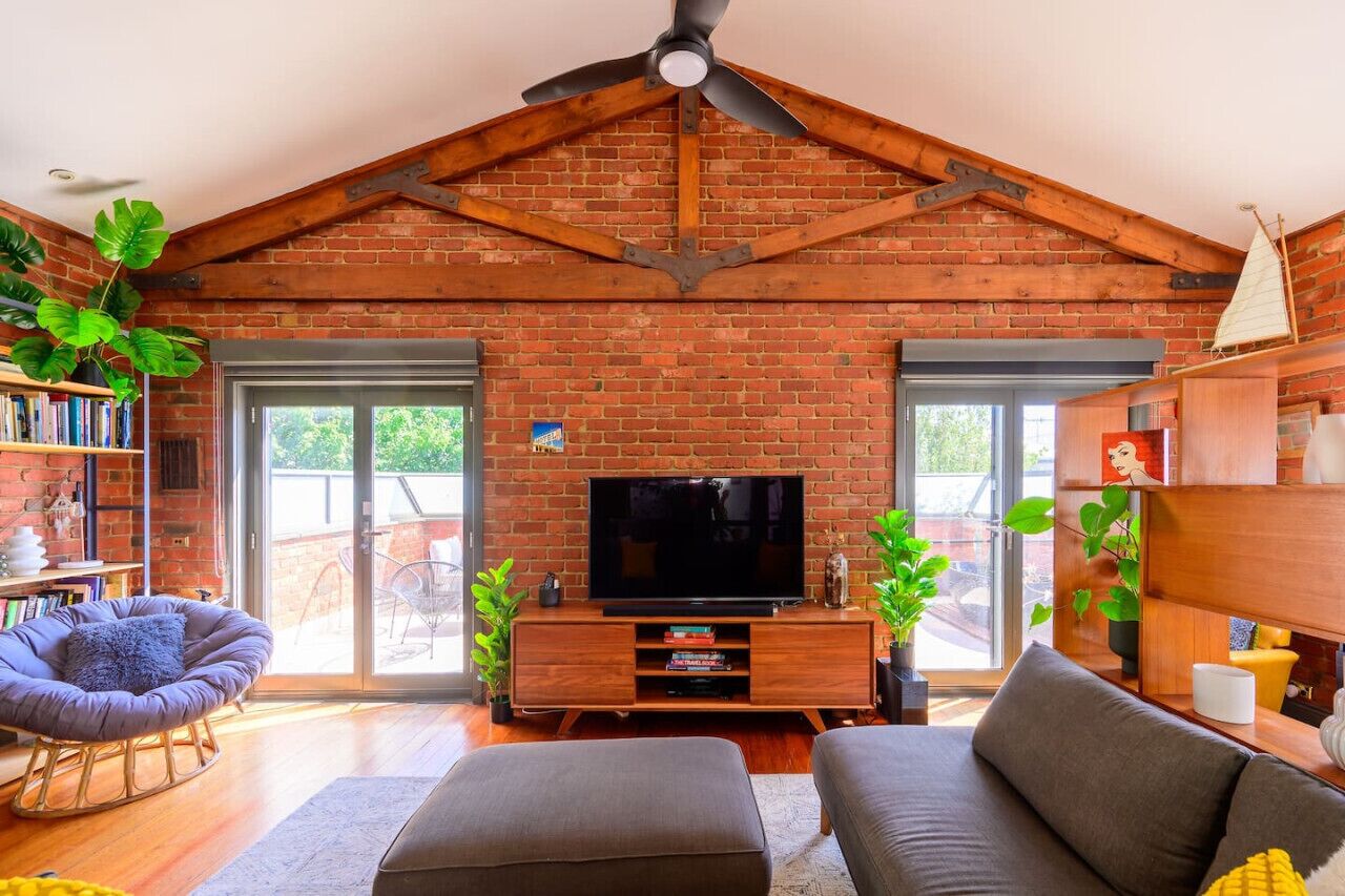 Smart TV, stereo, computer monitors