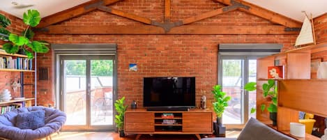 Smart TV, stereo, computer monitors