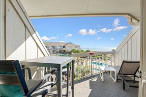 Outdoor dining - 321 Oceanfront Villa | Walk to Coligny + Pools | Washer/Dryer (Hilton Head Island)