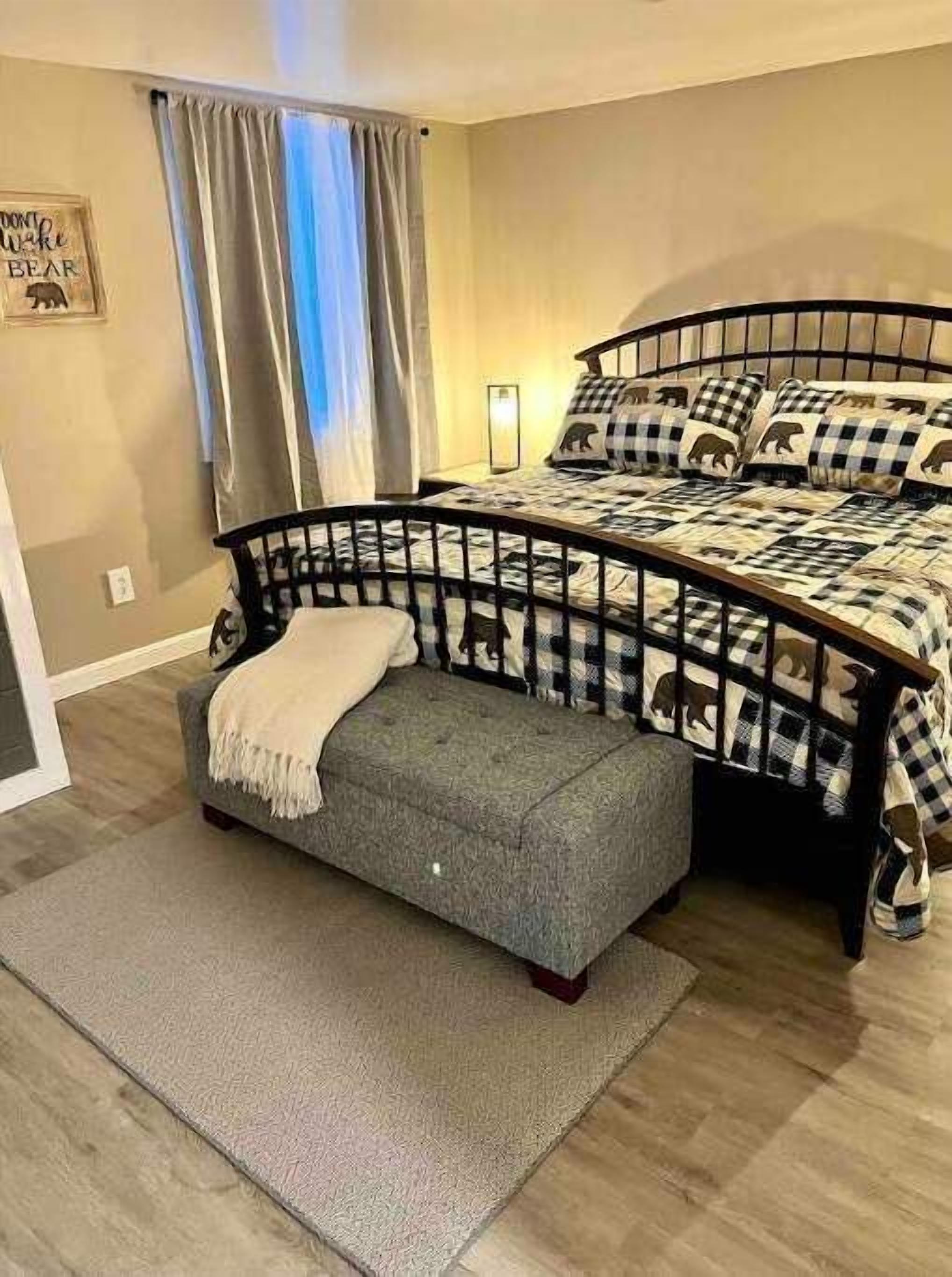 3 Schlafzimmer, Schreibtisch, Bügeleisen/Bügelbrett, kostenloses WLAN