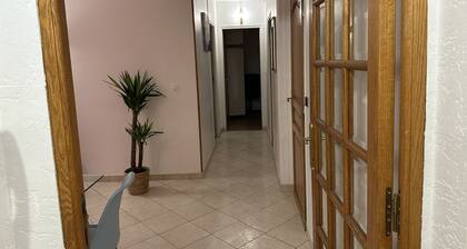 Warm, calm flat near Orly Airport and Paris Center !!