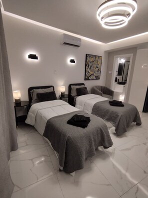 1 bedroom, desk, iron/ironing board, free WiFi - Modern Studio in the Heart of Larnaca (Larnaca)