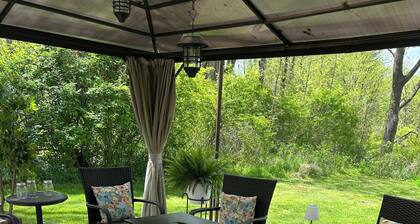 Lovely Vintage B&B Charm! Close to Marshall, Charlotte & 5 min from I-69
