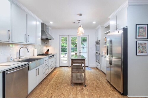 Walk to Oxford Square, Faulkner house, Ole Miss