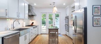 Walk to Oxford Square, Faulkner house, Ole Miss