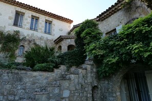 Exterior detail - Villa Notre Dame des Fleurs 6 BR (Grasse)