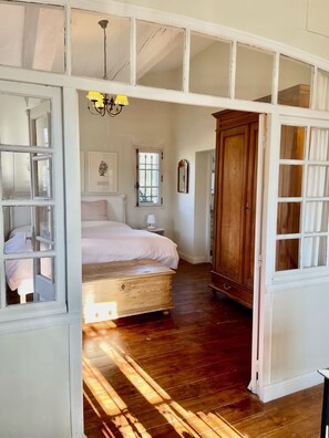 6 Schlafzimmer, Schreibtisch, WLAN, Bettwäsche