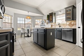 Fridge, microwave, oven, stovetop - Luxurious MTZ Homes Modern Style (Killeen)