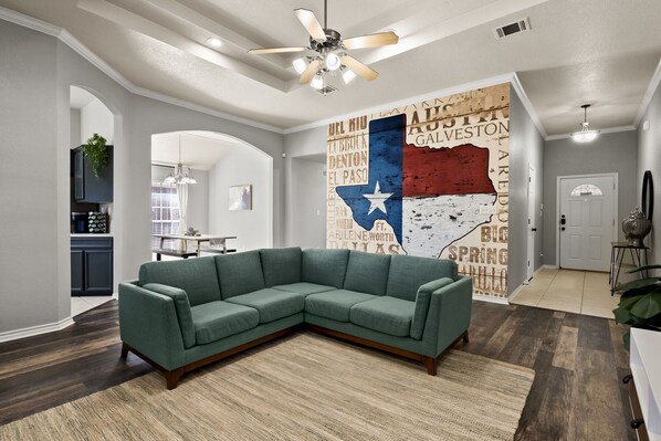 Smart TV, fireplace