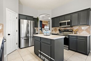 Fridge, microwave, oven, stovetop - Luxurious MTZ Homes Modern Style (Killeen)