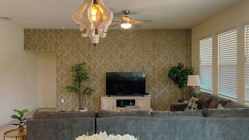 Smart TV, video games