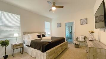 6 habitaciones, escritorio, tabla de planchar con plancha y wifi