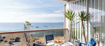 2 bedroom with panoramic sea views, beach facing