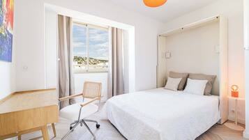 2 Schlafzimmer, Schreibtisch, BĂŒgeleisen/BĂŒgelbrett, WLAN