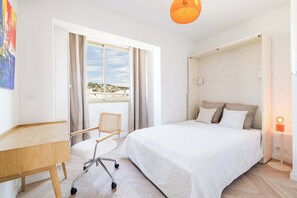 2 bedrooms, desk, iron/ironing board, WiFi