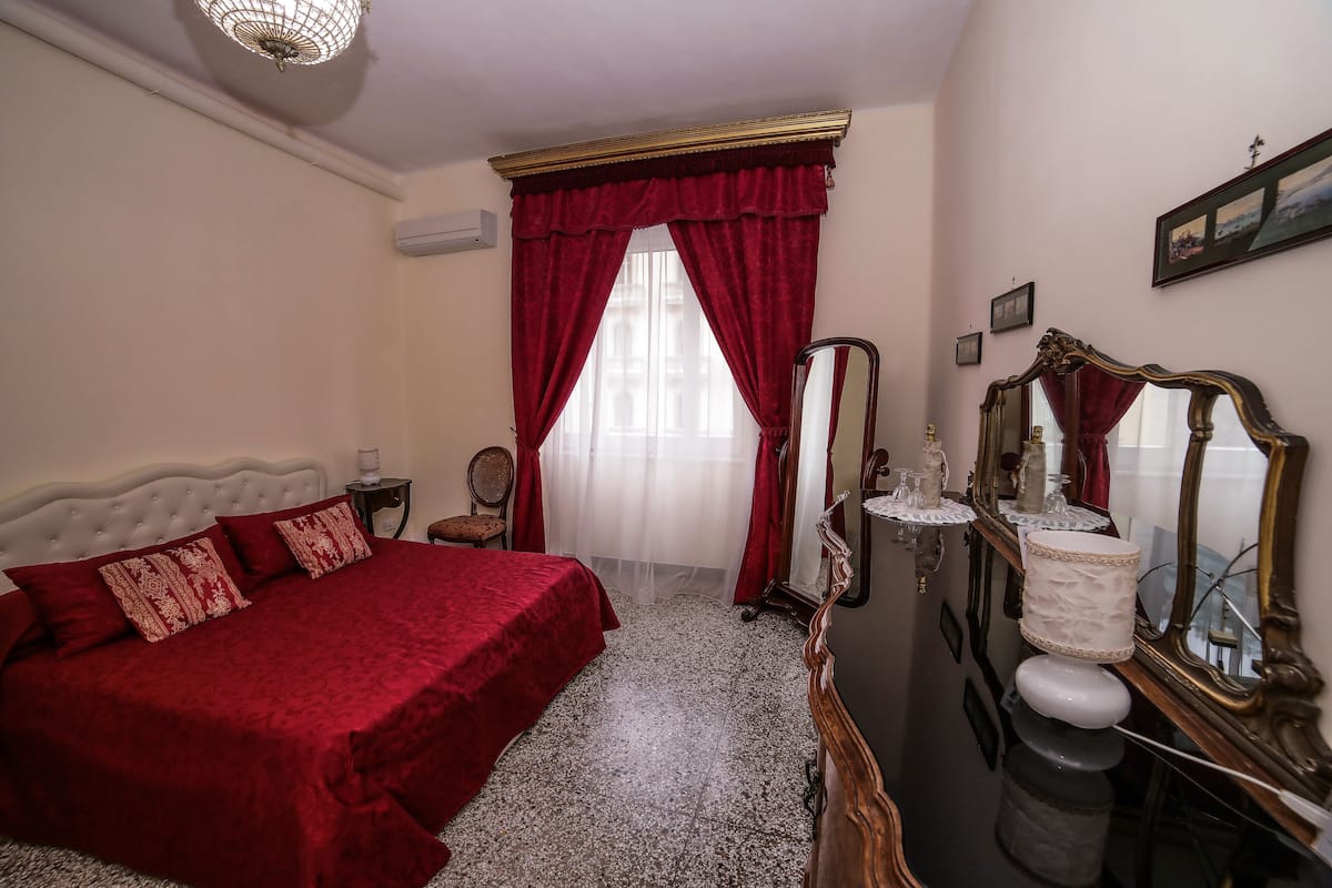 1 bedroom, Frette Italian sheets, premium bedding, memory-foam beds