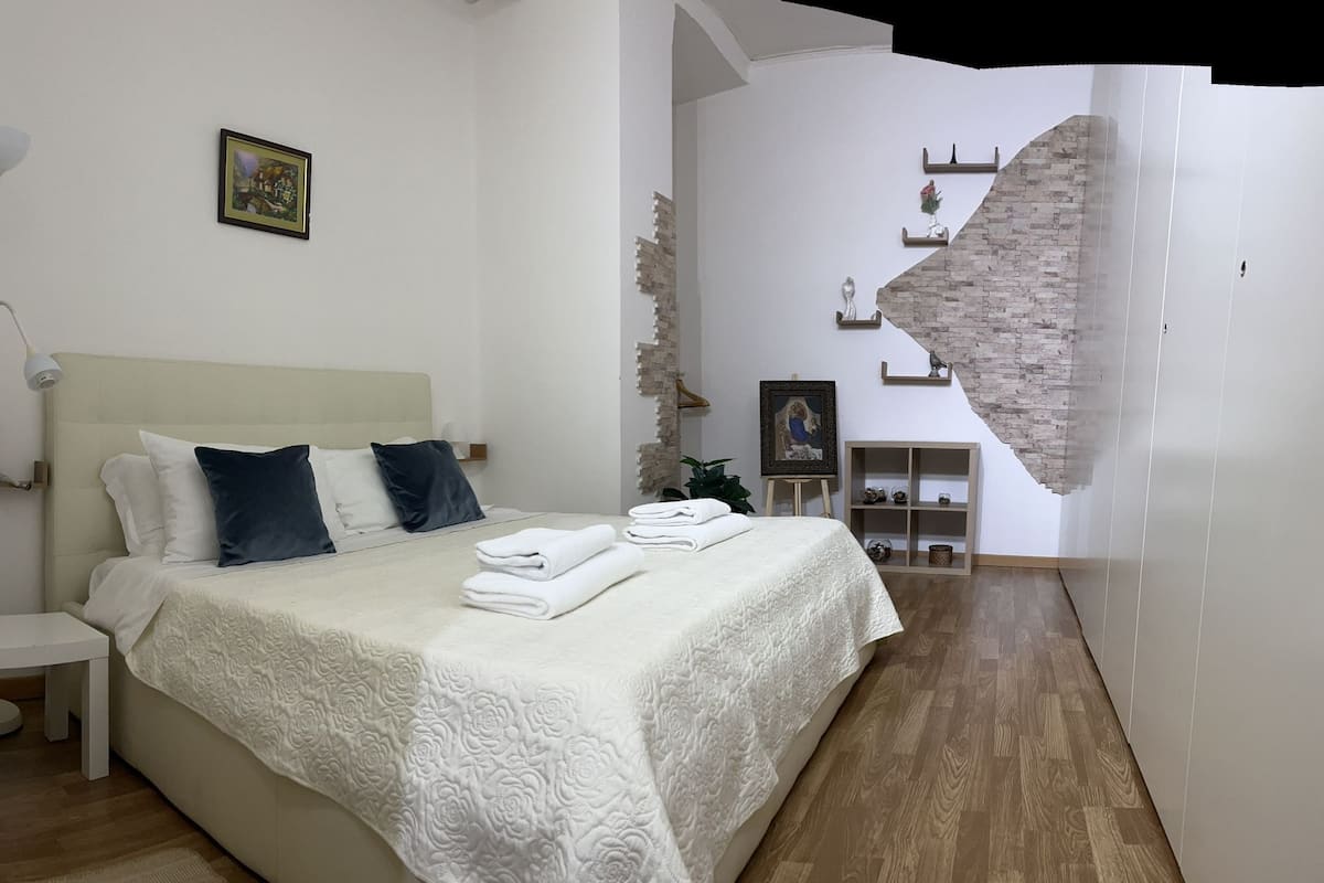 Traditional Apartment | 1 bedroom, Frette Italian sheets, premium bedding, memory-foam beds