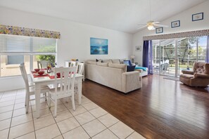 TV, ping pong, books - 'Disney Dreams' Spacious 4 Bed home with Private pool & Spa (Clermont)
