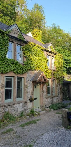 Enchanting Renovated Cottage with EV - Witchnest