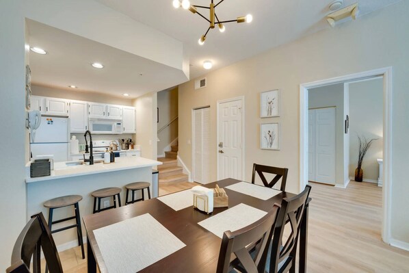 Dining - Haven Beautiful 3 BR TH in Gated Resort Community (Kissimmee)