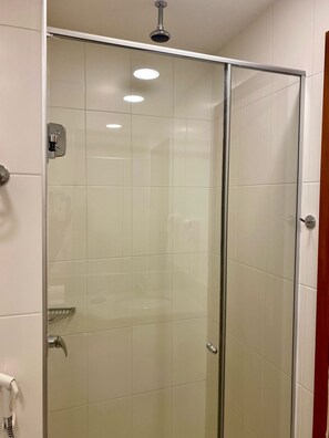 Dusche, Regendusche, Handtücher, Seife