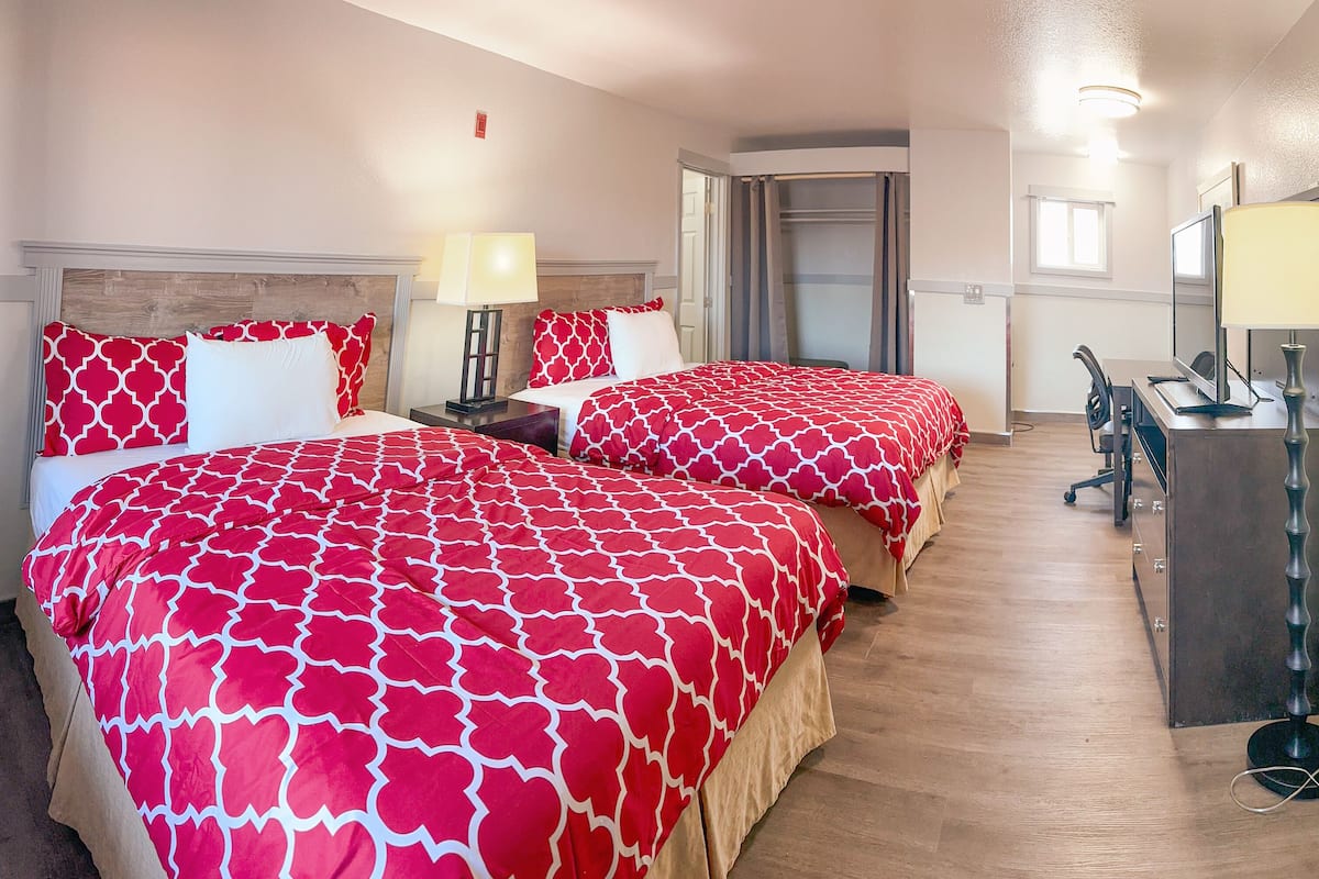Economy kamer, 1 twee- of 2 eenpersoonsbedden | Een bureau, gratis wifi