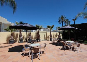 Outdoor dining - Hotel Rambla Benidorm (Benidorm)