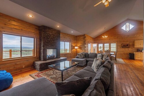 Goat Mountain Cabin: Mountain Views & Big Sky Comfort in Livingston